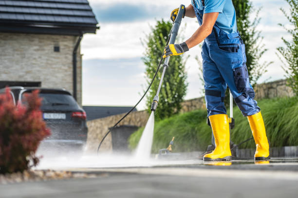 Best Driveway Pressure Washing  in Listoga, CA